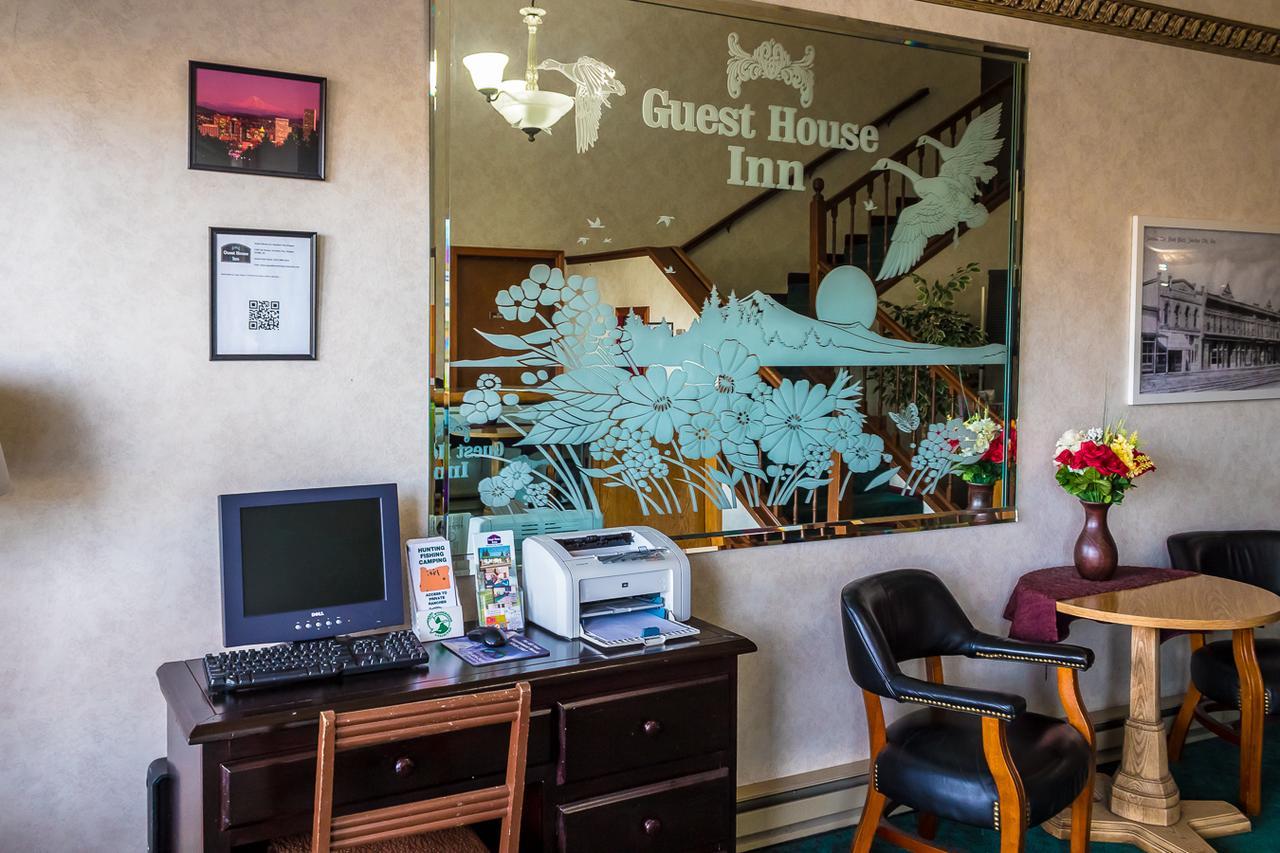 Guest House Inn *