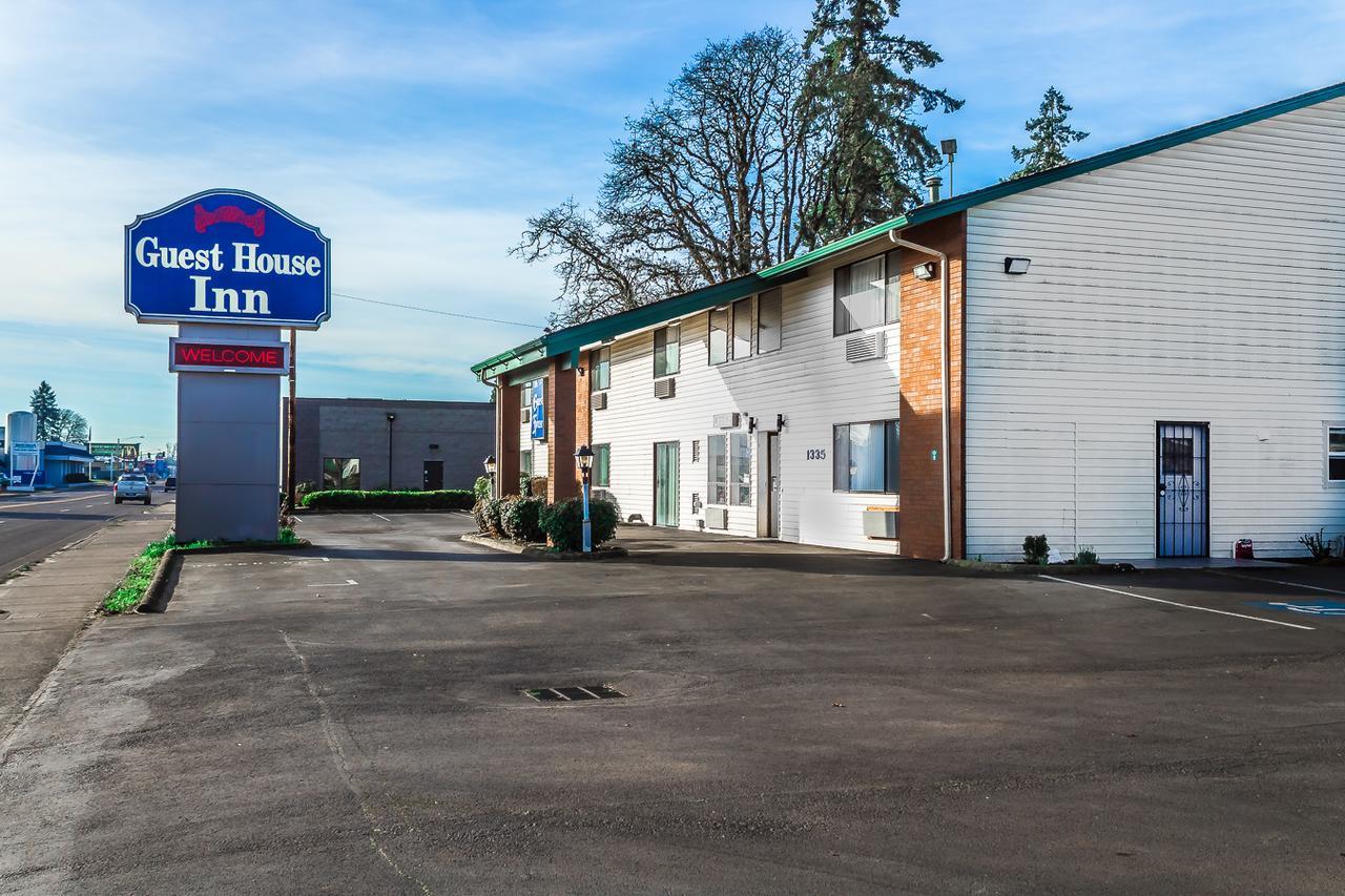 Guest House Inn *